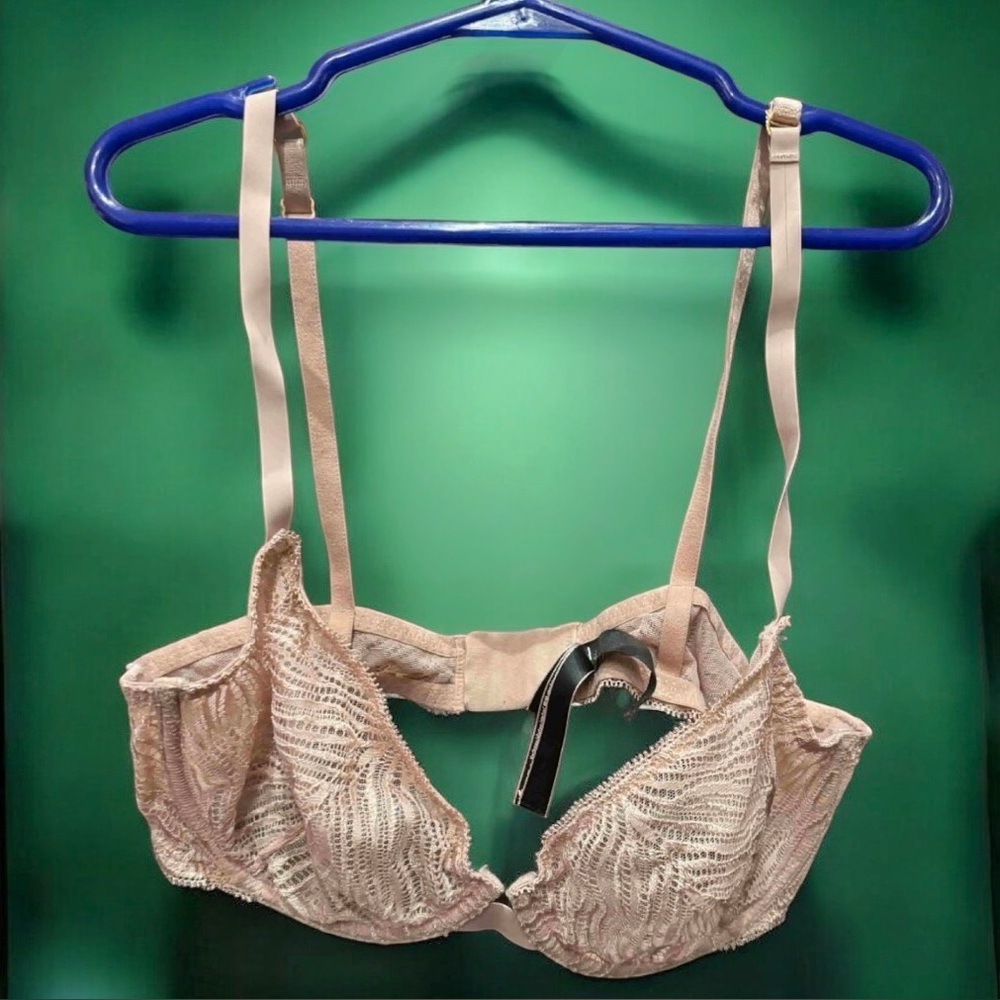 Victoria's Secret Lace Bra in Cream 36C